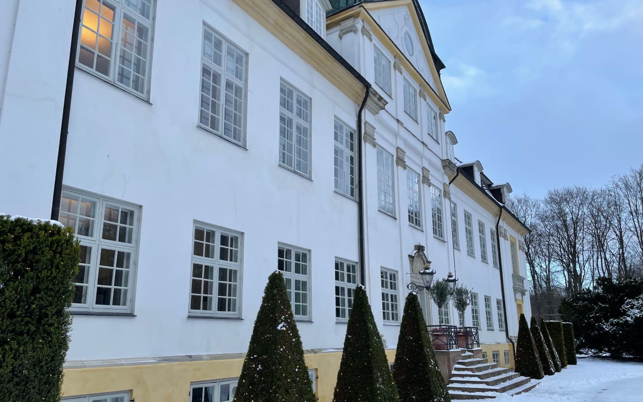 Charlottenlund Slot - Hovedindgang i vintertiden